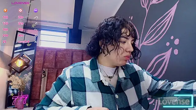 Snapshot of Kiara_Fox__ chatting on June 2026 08:53:02 PM Kiara Fox online show from June 2026 08:53:02 PM