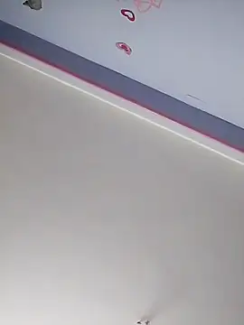 daisytaylorx1 online show from March 2026 06:25:01 PM