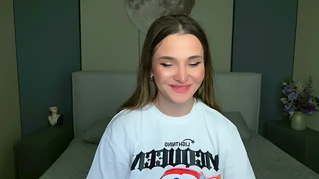 Lina Sinerz online show from April 2026 08:33:01 PM