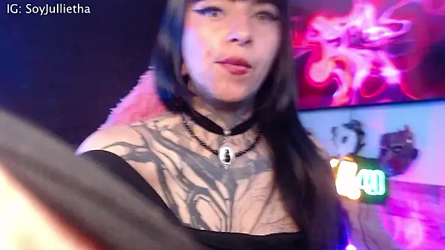 Julls420  online show from February 2026 04:33:02 AM