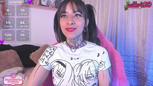 Snapshot of Julls420_ chatting on May 2026 03:58:02 AM Julls420 online show from May 2026 03:58:02 AM