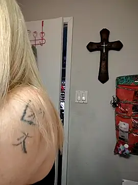 Snapshot of SpiderRose chatting on February 2026 05:38:01 PM SpiderRose online show from February 2026 05:38:01 PM