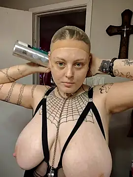 Snapshot of SpiderRose chatting on February 2026 06:19:01 PM SpiderRose online show from February 2026 06:19:01 PM