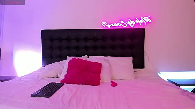 Melody evanss online show from December 2025 12:20:01 PM