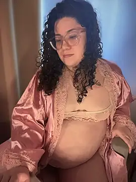 Snapshot of VanesssaMilf_ chatting on December 2025 03:52:02 PM VanesssaMilf online show from December 2025 03:52:02 PM