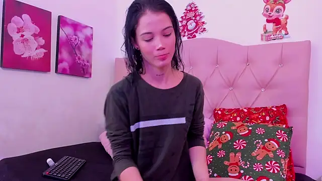 mia collin  online show from December 2025 02:36:02 PM