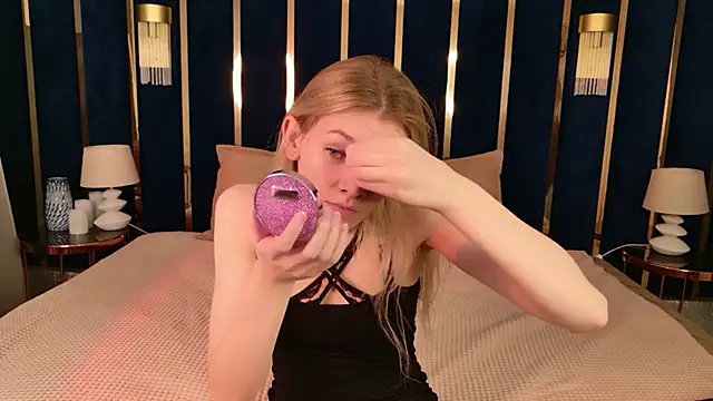 Snapshot of Vivien_Hans chatting on June 2026 08:40:02 PM Vivien Hans online show from June 2026 08:40:02 PM