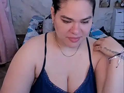 Snapshot of NinaFuentes2X chatting on May 2026 04:40:01 AM NinaFuentes2X online show from May 2026 04:40:01 AM