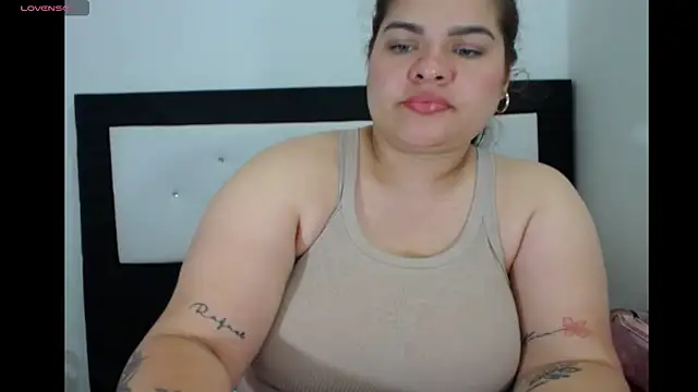 Snapshot of NinaFuentes2X chatting on June 2026 11:38:02 PM NinaFuentes2X online show from June 2026 11:38:02 PM