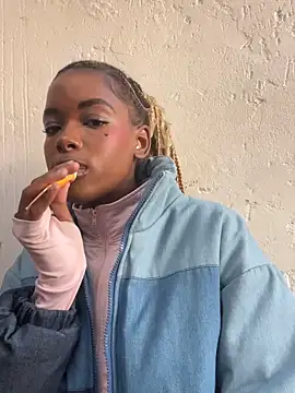 Snapshot of xSATIVAx chatting on May 2026 02:05:01 PM xSATIVAx online show from May 2026 02:05:01 PM