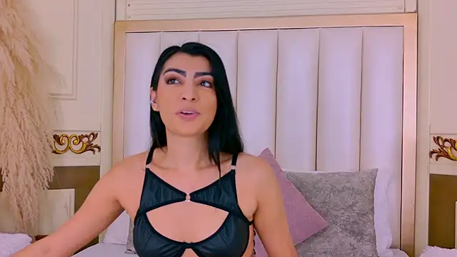 NinnaPiers online show from April 2026 11:24:01 AM