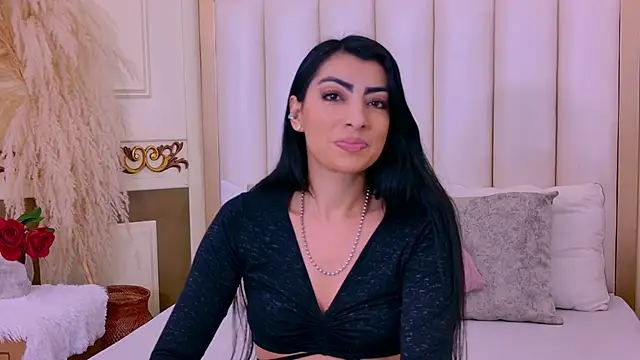 NinnaPiers online show from April 2026 11:27:01 AM