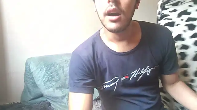 Snapshot of Hot_Contrasts chatting on January 2026 06:12:02 PM Hot Contrasts online show from January 2026 06:12:02 PM