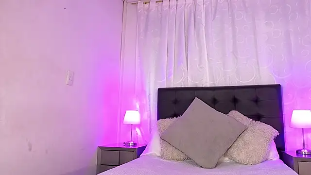 Snapshot of emma_martiin chatting on July 2026 05:00:02 PM emma martiin online show from July 2026 05:00:02 PM