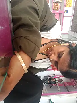 nehakapoor89 online show from February 2026 06:36:02 AM