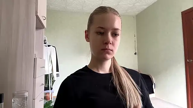 ZaidaSchwarten online show from April 2026 01:10:02 PM