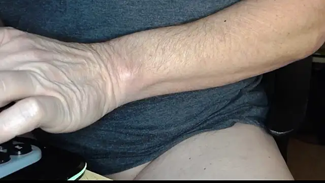 Snapshot of oldmann08 chatting on January 2026 08:43:02 PM oldmann08 online show from January 2026 08:43:02 PM