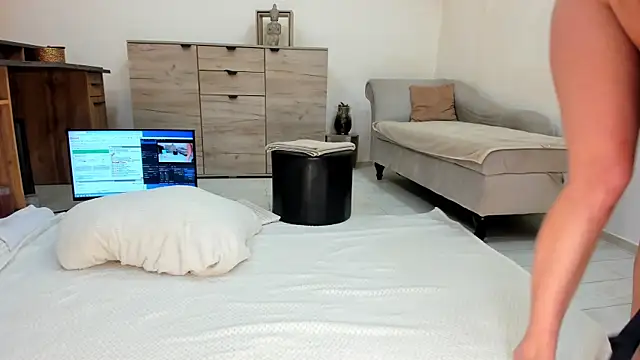 classy medea online show from April 2026 12:34:01 AM