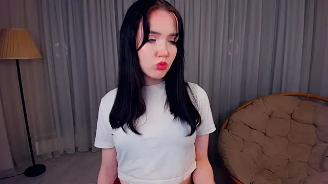 LenaKurpiel online show from December 2025 05:41:01 PM