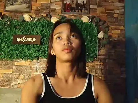 Snapshot of LaurenePh2 chatting on December 2025 09:22:01 PM LaurenePh2 online show from December 2025 09:22:01 PM