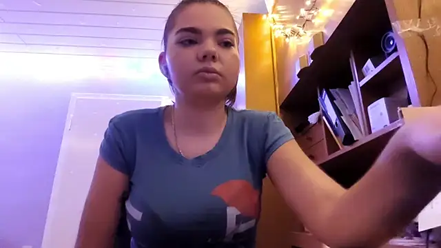 Snapshot of Mona_Slearys chatting on December 2025 02:18:01 AM Mona Slearys online show from December 2025 02:18:01 AM