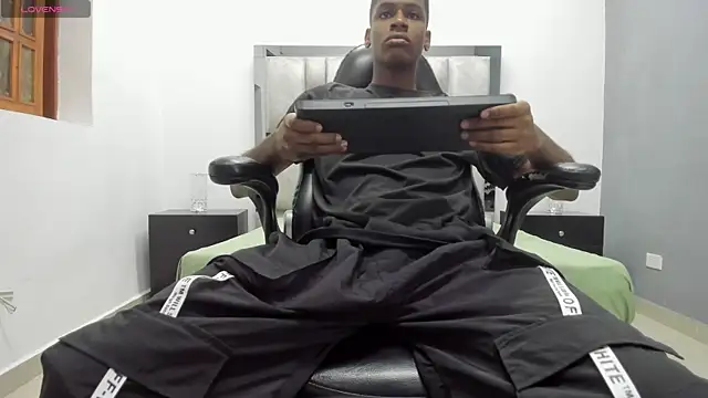Snapshot of khris__evans chatting on April 2026 11:01:02 AM khris evans online show from April 2026 11:01:02 AM