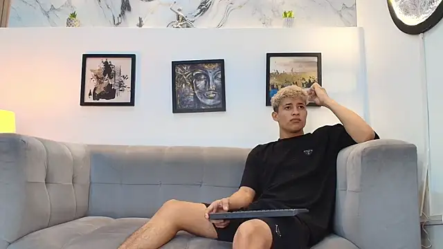 YOUNG GUYS1 online show from April 2026 07:18:01 AM