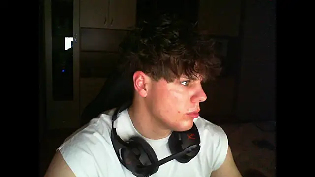 GymGuy0505 online show from December 2025 09:52:01 PM