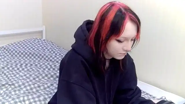 Snapshot of Shine_Luna chatting on January 2026 08:40:02 PM Shine Luna online show from January 2026 08:40:02 PM