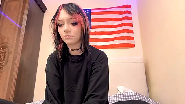 Snapshot of Shine_Luna chatting on February 2026 08:25:01 PM Shine Luna online show from February 2026 08:25:01 PM