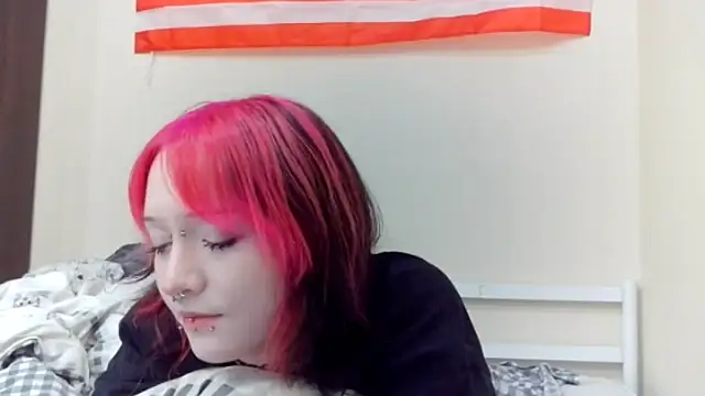 Snapshot of Shine_Luna chatting on February 2026 08:04:02 PM Shine Luna online show from February 2026 08:04:02 PM