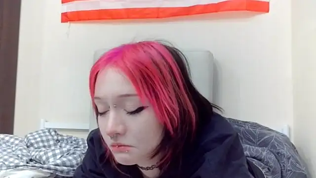 Snapshot of Shine_Luna chatting on February 2026 08:05:02 PM Shine Luna online show from February 2026 08:05:02 PM