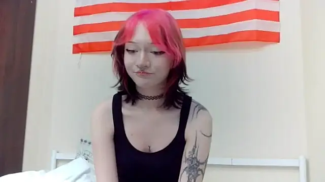 Snapshot of Shine_Luna chatting on February 2026 08:07:02 PM Shine Luna online show from February 2026 08:07:02 PM