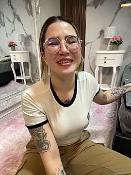 Snapshot of Annyhathatway chatting on May 2026 11:34:04 PM Annyhathatway online show from May 2026 11:34:04 PM