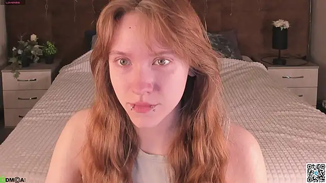 Snapshot of EmmaPratt chatting on April 2026 12:57:01 AM EmmaPratt online show from April 2026 12:57:01 AM