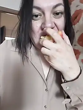 LimonLoveqw online show from April 2026 12:21:01 PM