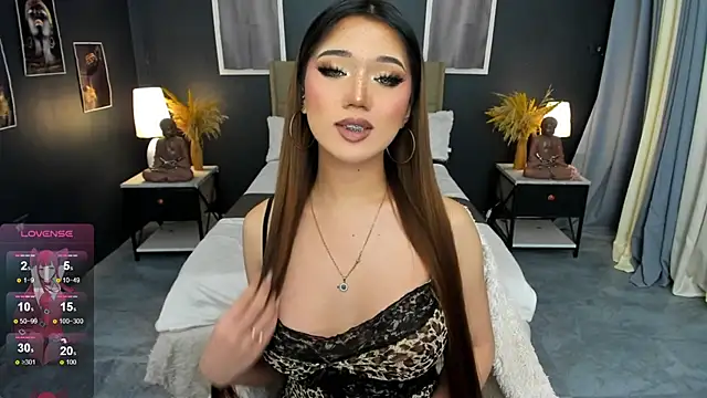 Snapshot of SeductressBella chatting on May 2026 02:45:01 PM SeductressBella online show from May 2026 02:45:01 PM