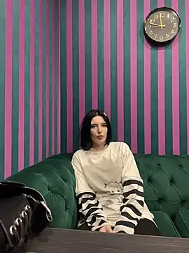 LisaBevy online show from December 2025 08:48:01 PM