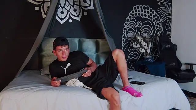 Snapshot of MagnusKnight_ chatting on January 2026 01:49:02 PM MagnusKnight online show from January 2026 01:49:02 PM