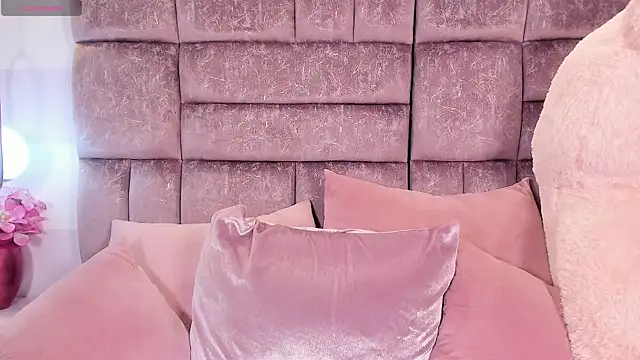 miaa quinn online show from December 2025 03:35:02 AM