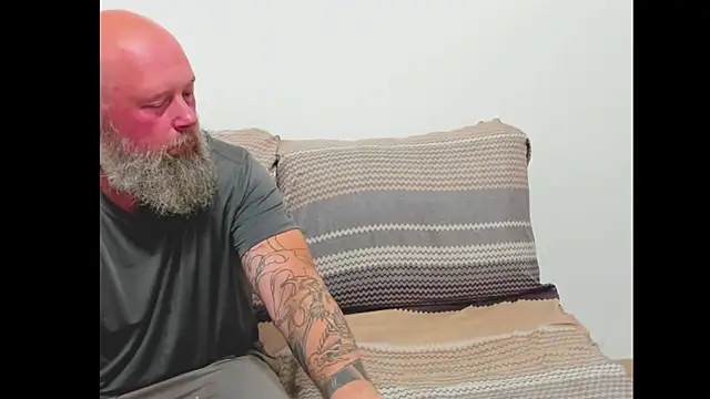 Aurora and the beast online show from January 2026 07:06:02 PM