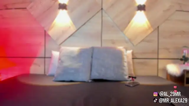 sussan fox  online show from March 2026 07:52:02 PM