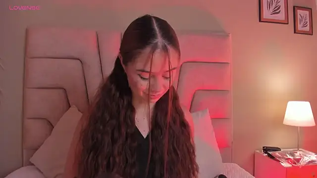 Amelia Saenz  online show from April 2026 07:31:02 PM