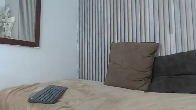 SmoothAlpha  online show from January 2026 06:11:01 PM