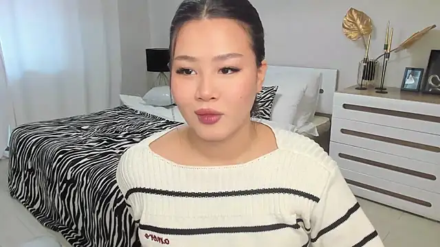 Brunette Charm online show from February 2026 11:15:02 AM