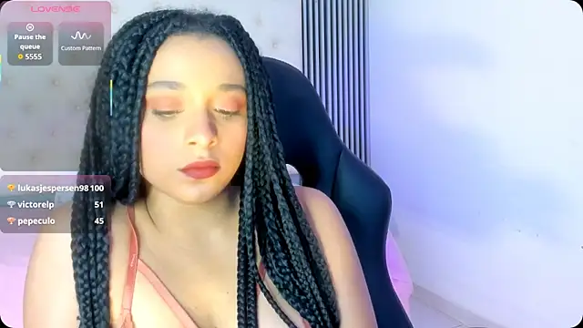 khiara    online show from December 2025 09:22:02 PM