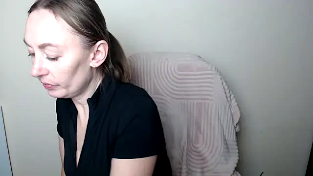 LiaSeass  online show from February 2026 12:21:01 PM