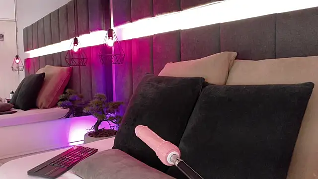 luna blannco online show from January 2026 02:31:01 PM