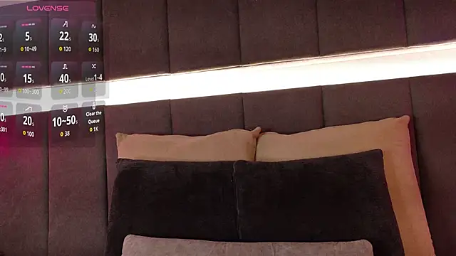 luna blannco online show from January 2026 01:05:01 PM