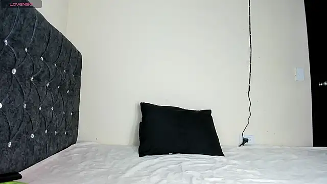 Snapshot of milk_rain chatting on May 2026 02:01:01 PM milk rain online show from May 2026 02:01:01 PM